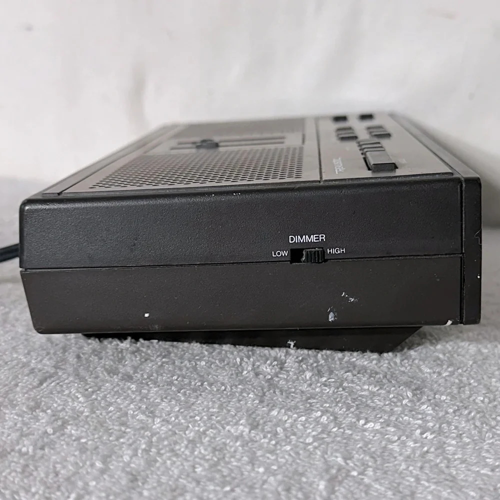 Vintage Realistic Digital Clock Radio For Parts - Picture 4 of 14